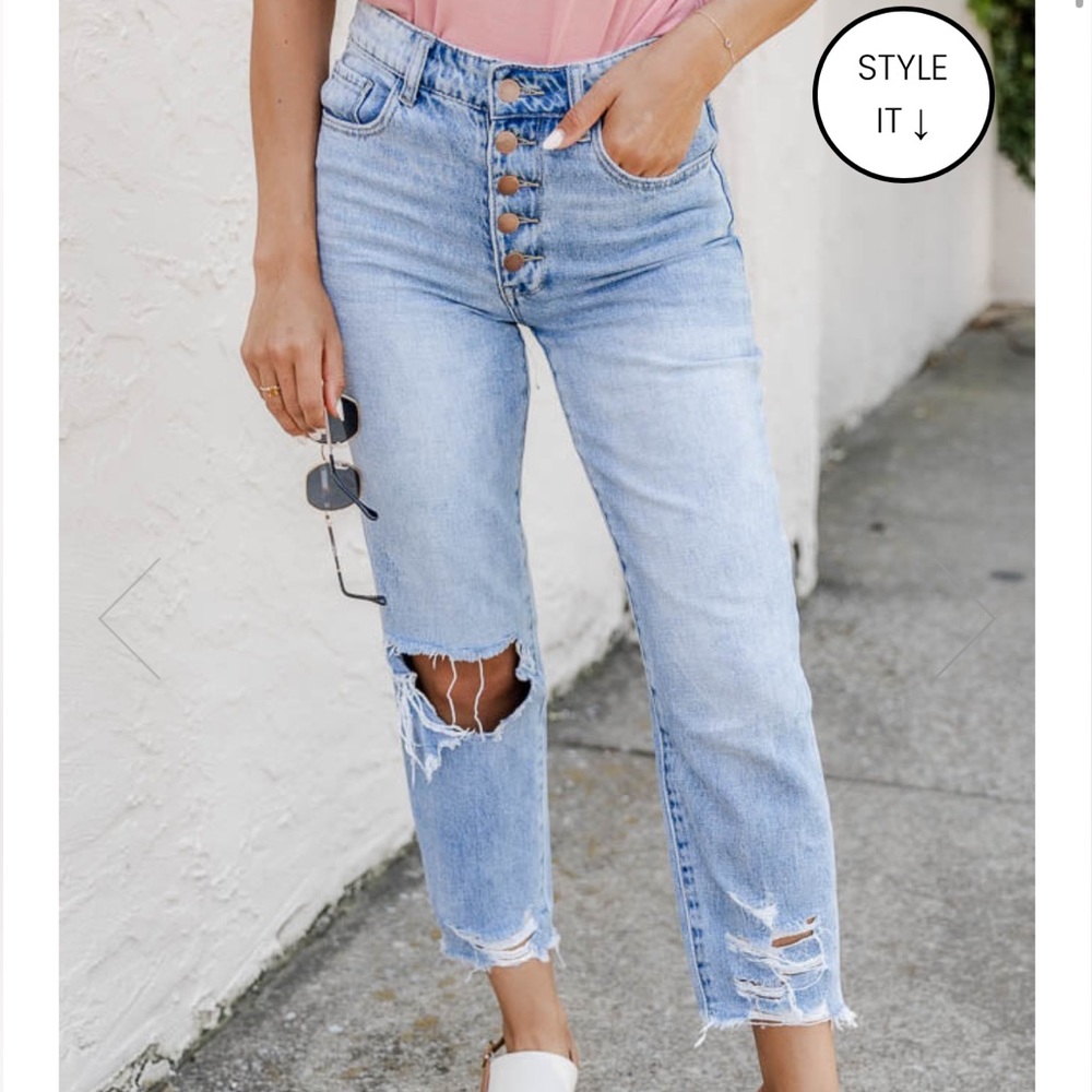 NEW WITH TAGS Pink Lily distressed girlfriend medium wash jeans. Size 13/30